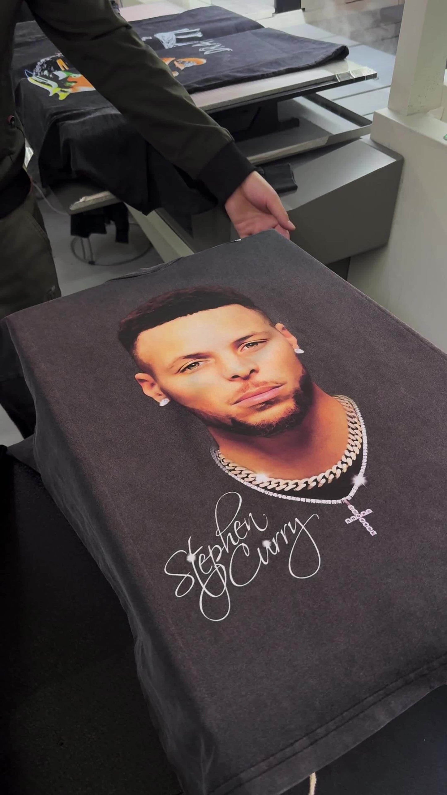 CURRY PORTRAIT TEE
